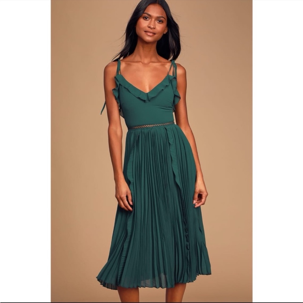 NWOT Lulus Never a Dull Moment Emerald Green Tie-Strap Pleated Midi Dress Small
